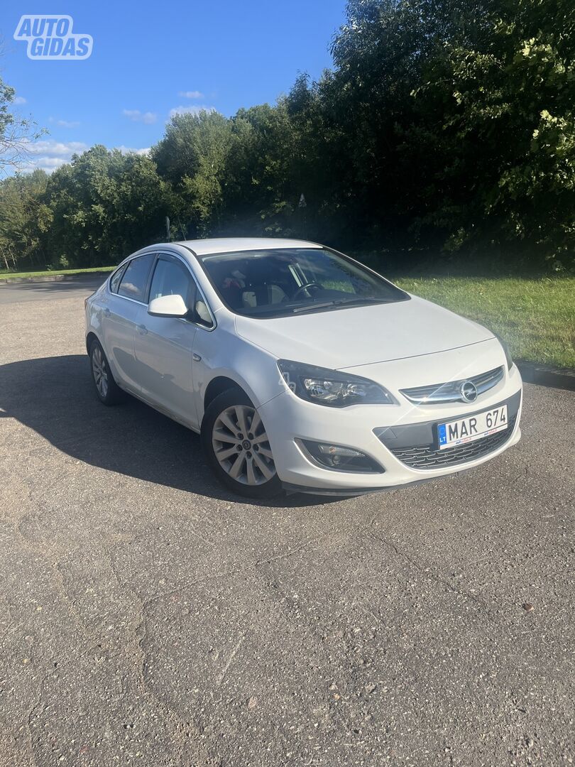 Opel Astra 2014 г Седан