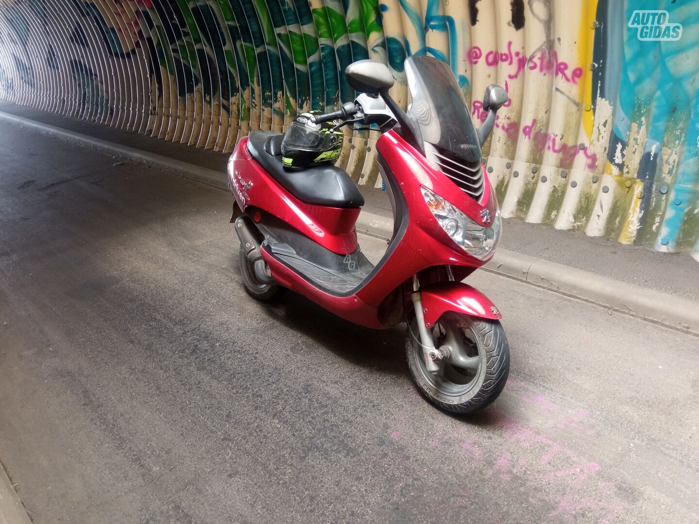 Peugeot 2007 y Scooter / moped