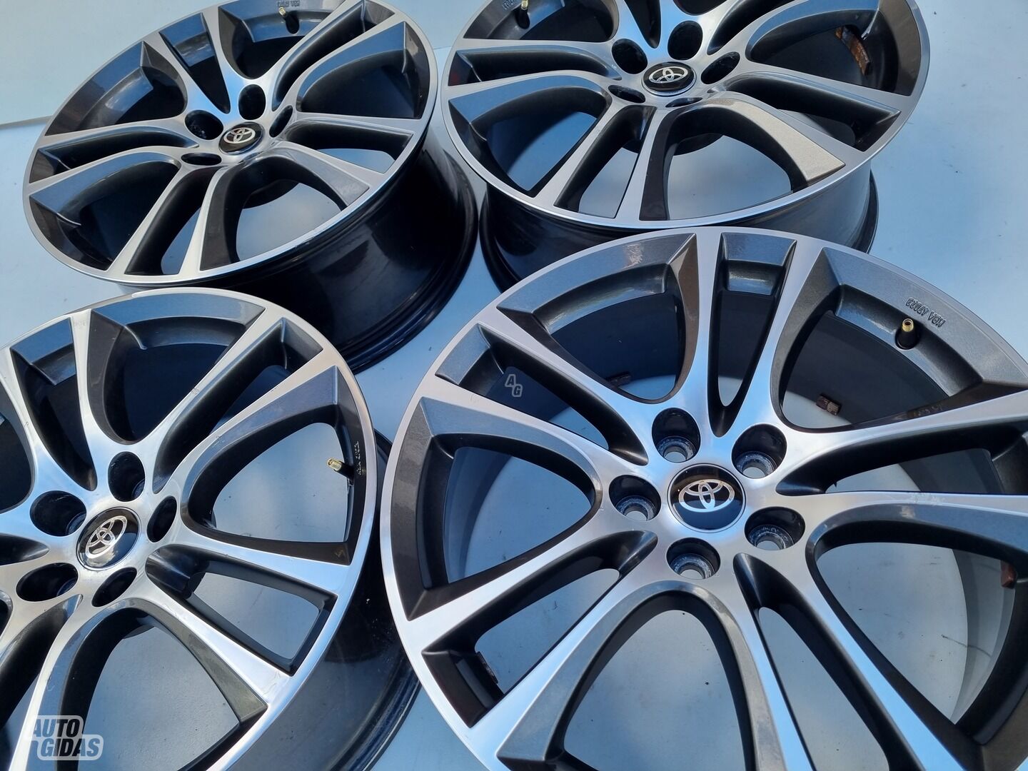 Toyota R19 RAV4 light alloy R19 rims