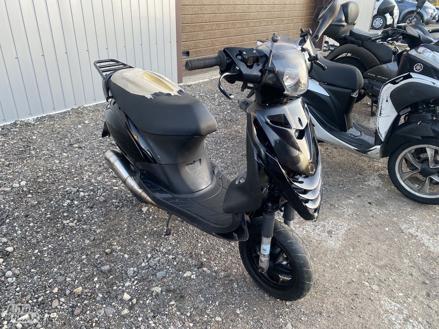 Piaggio ZIP 2017 y Scooter / moped