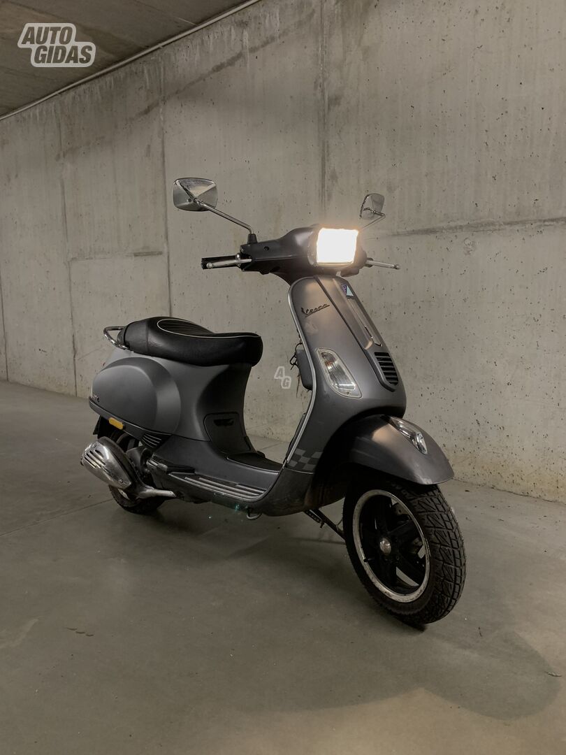 Piaggio Vespa 2012 y Scooter / moped