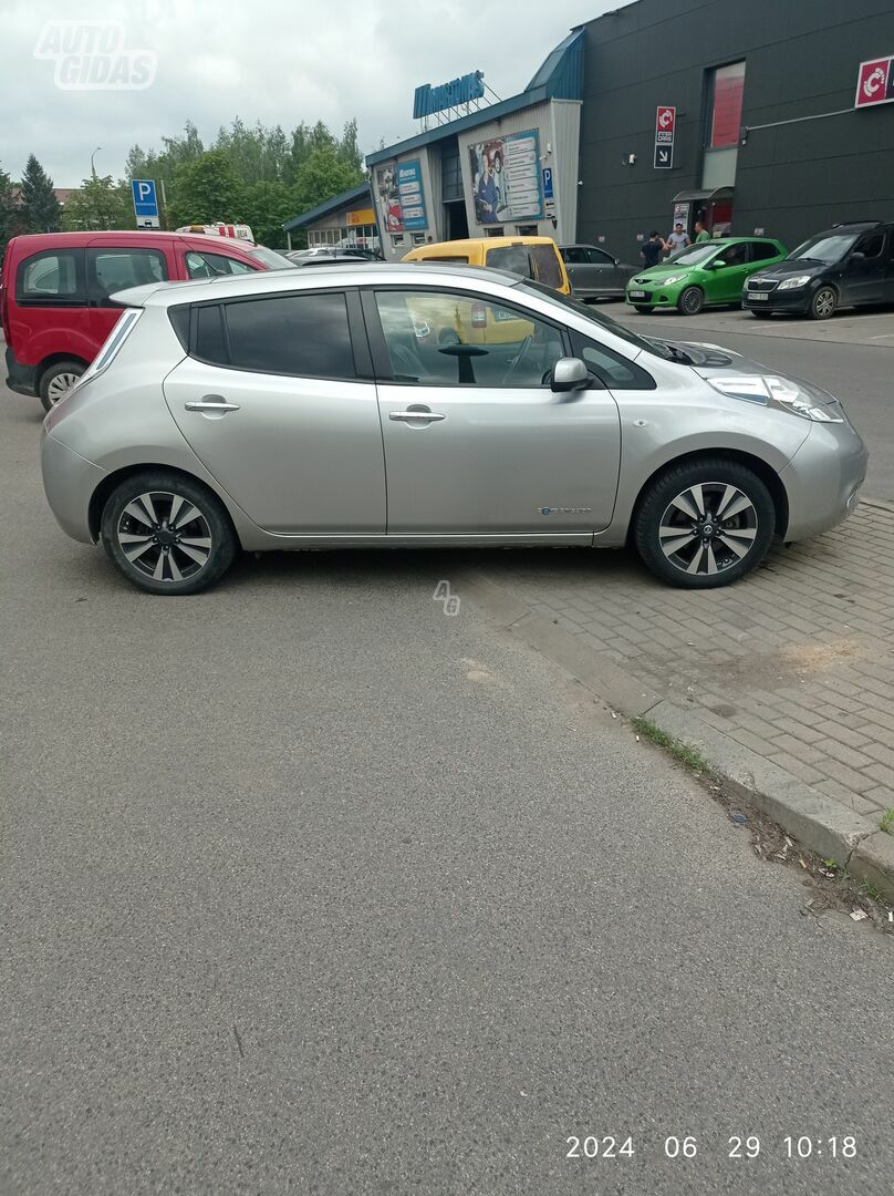 Nissan Leaf 2015 m Hečbekas