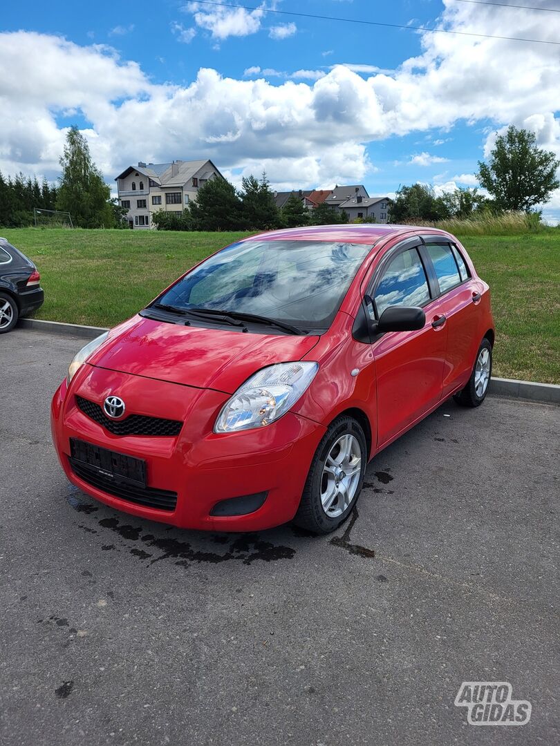 Toyota Yaris 2010 y Hatchback