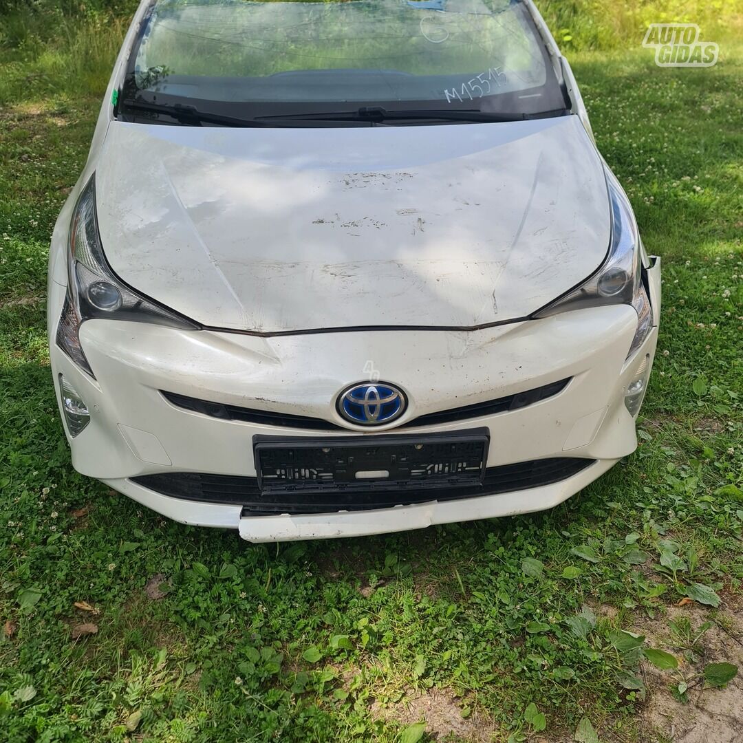 Toyota Prius 2017 г запчясти