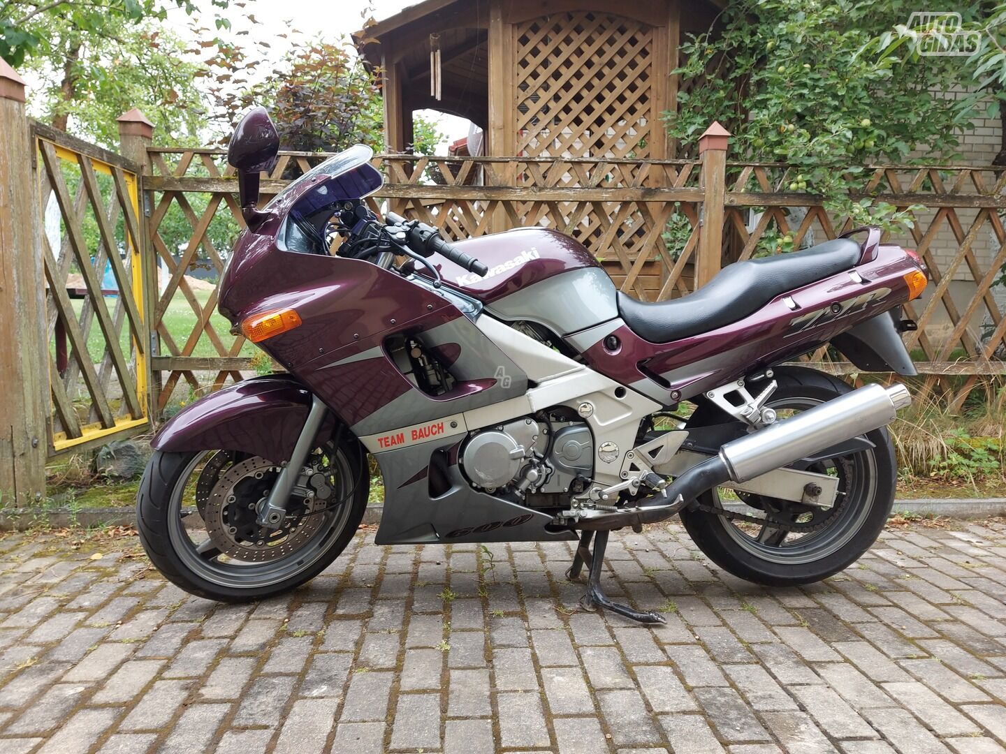 Kawasaki ZZR600 1998 y Sport / Superbike motorcycle