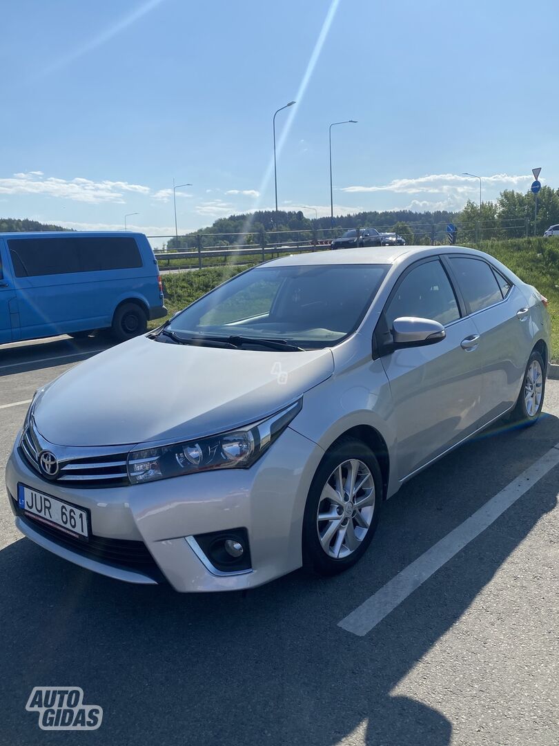 Toyota Corolla 2015 y Sedan