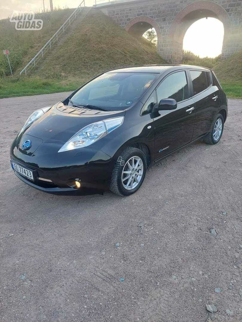 Nissan Leaf 2015 г Хэтчбек