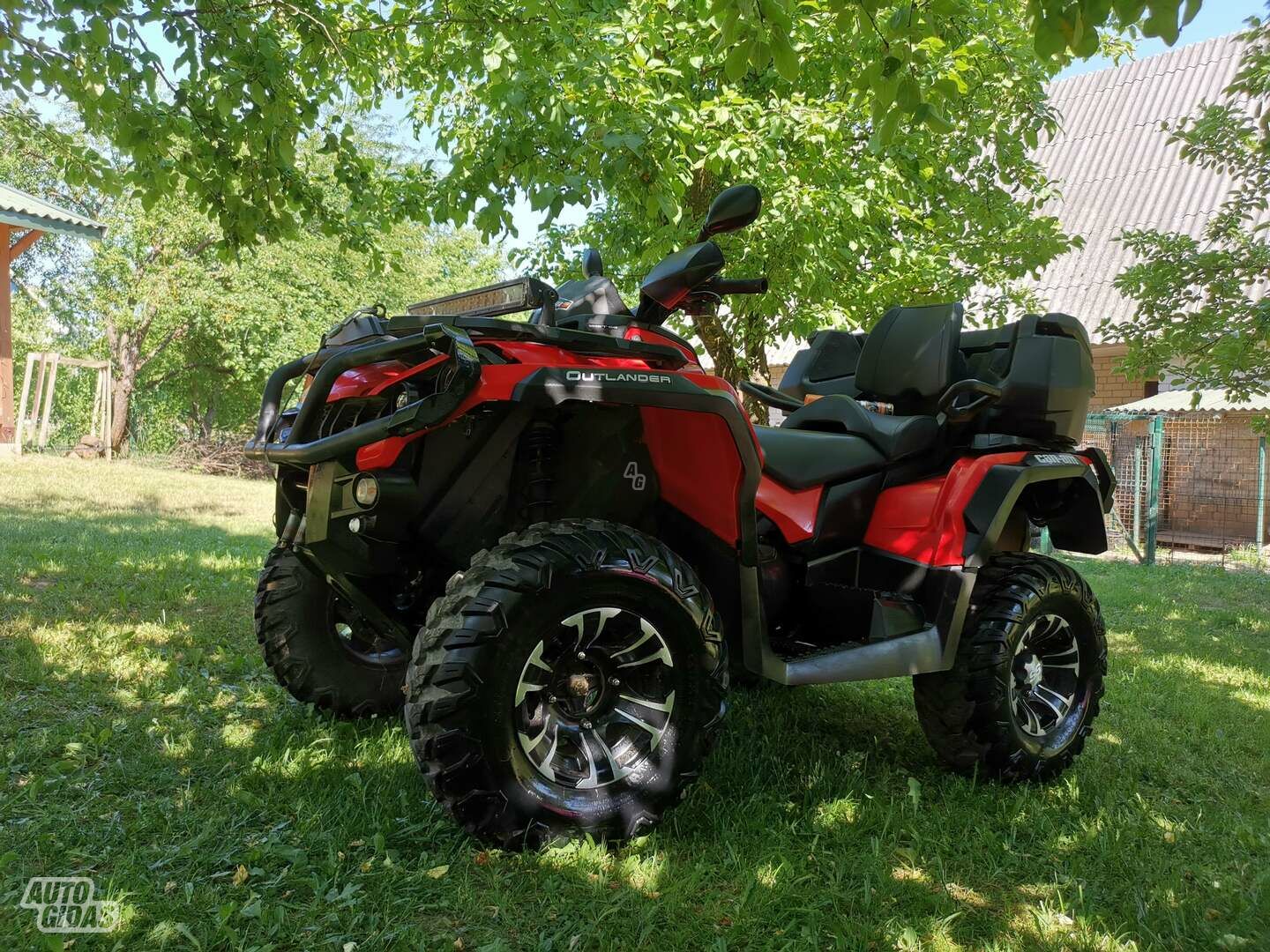 Can-Am Outlander Max 2014 y ATV motorcycle