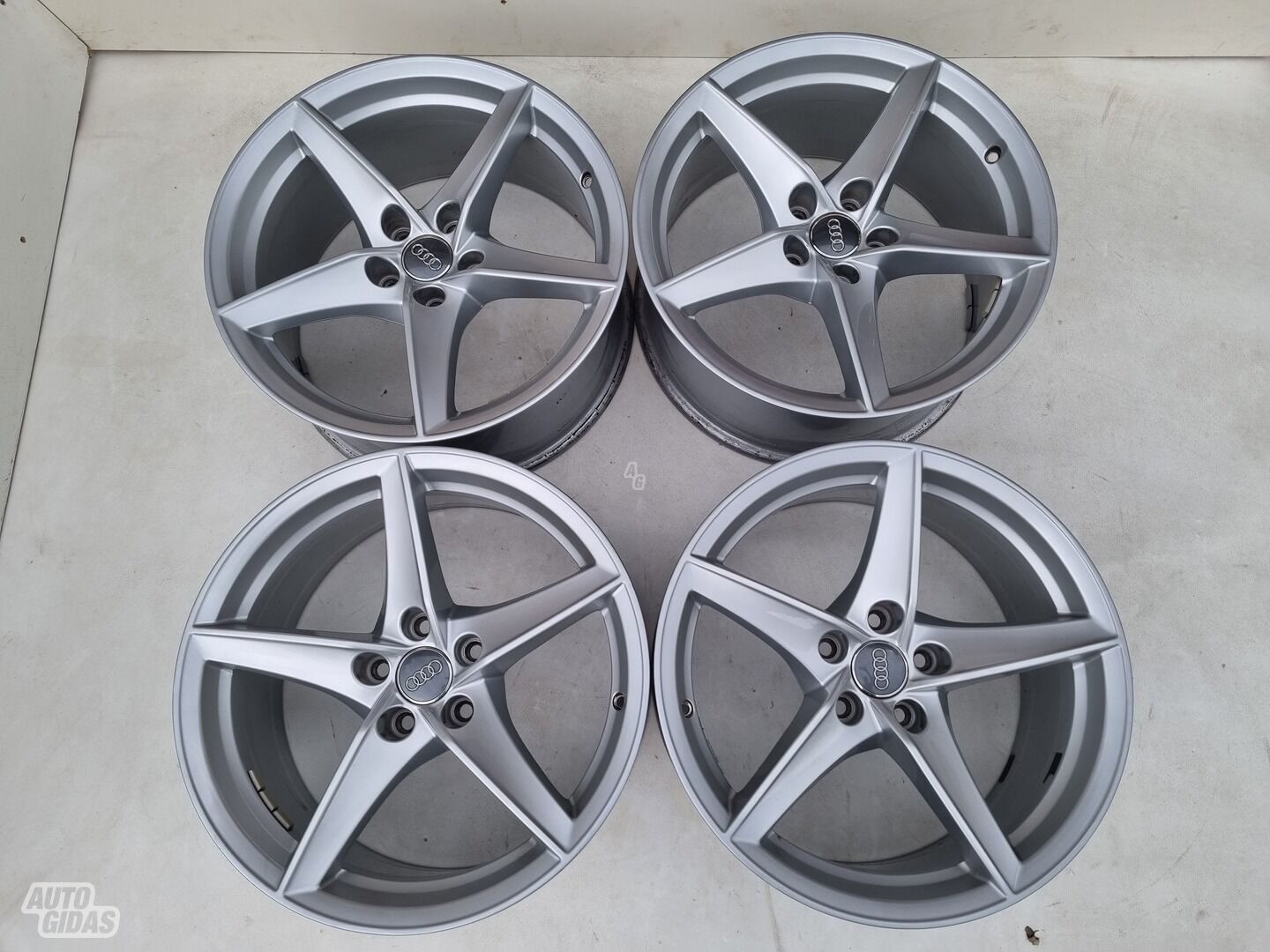 Audi A5, R18 originalūs A5 light alloy R18 rims