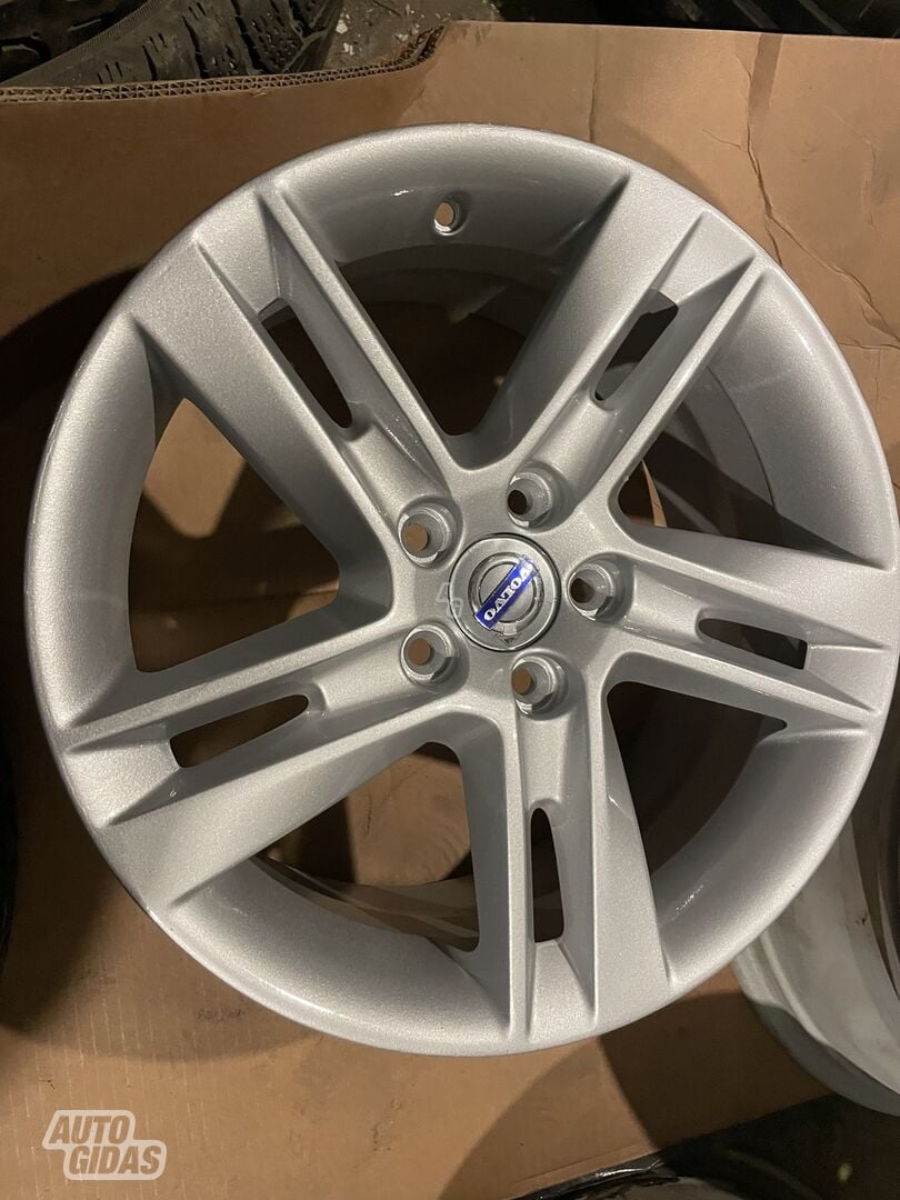 Volvo V60 light alloy R17 rims