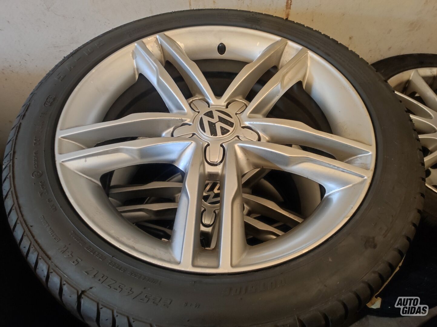 Volkswagen light alloy R17 rims