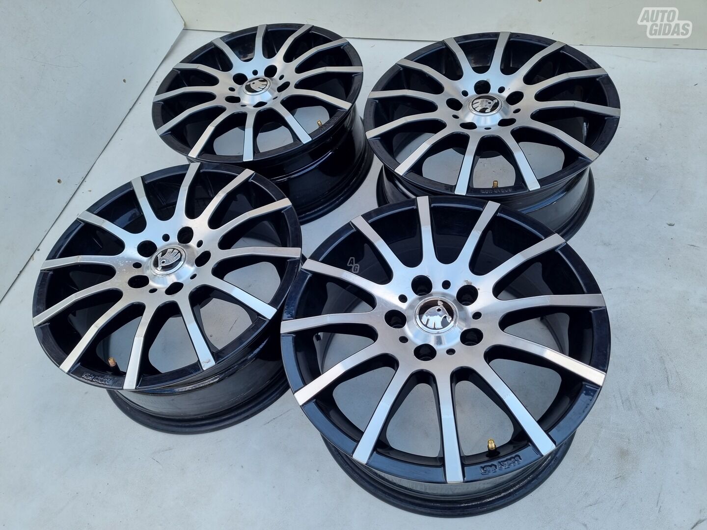 Skoda R16 Superb light alloy R16 rims