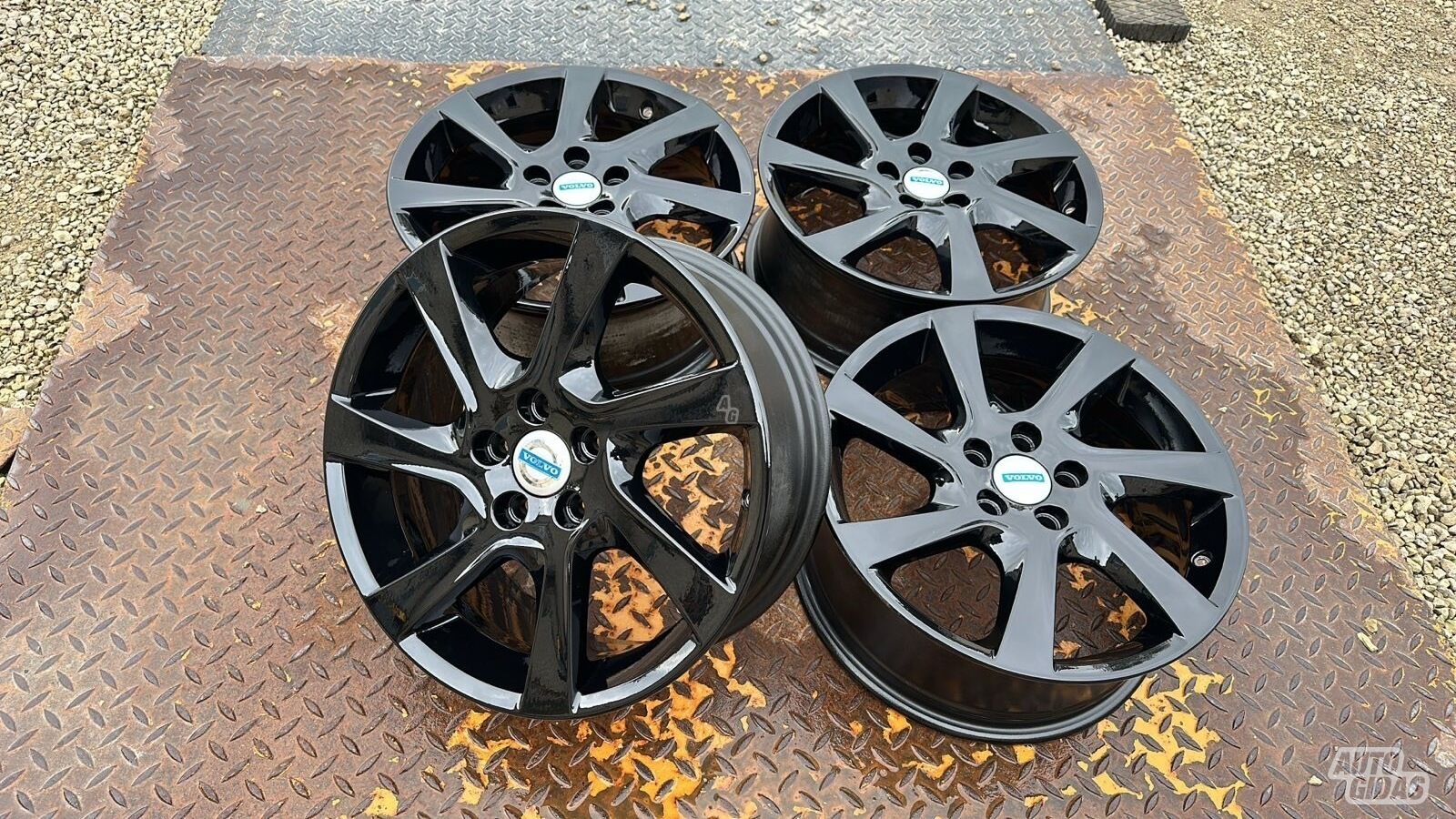 Light alloy R17 rims