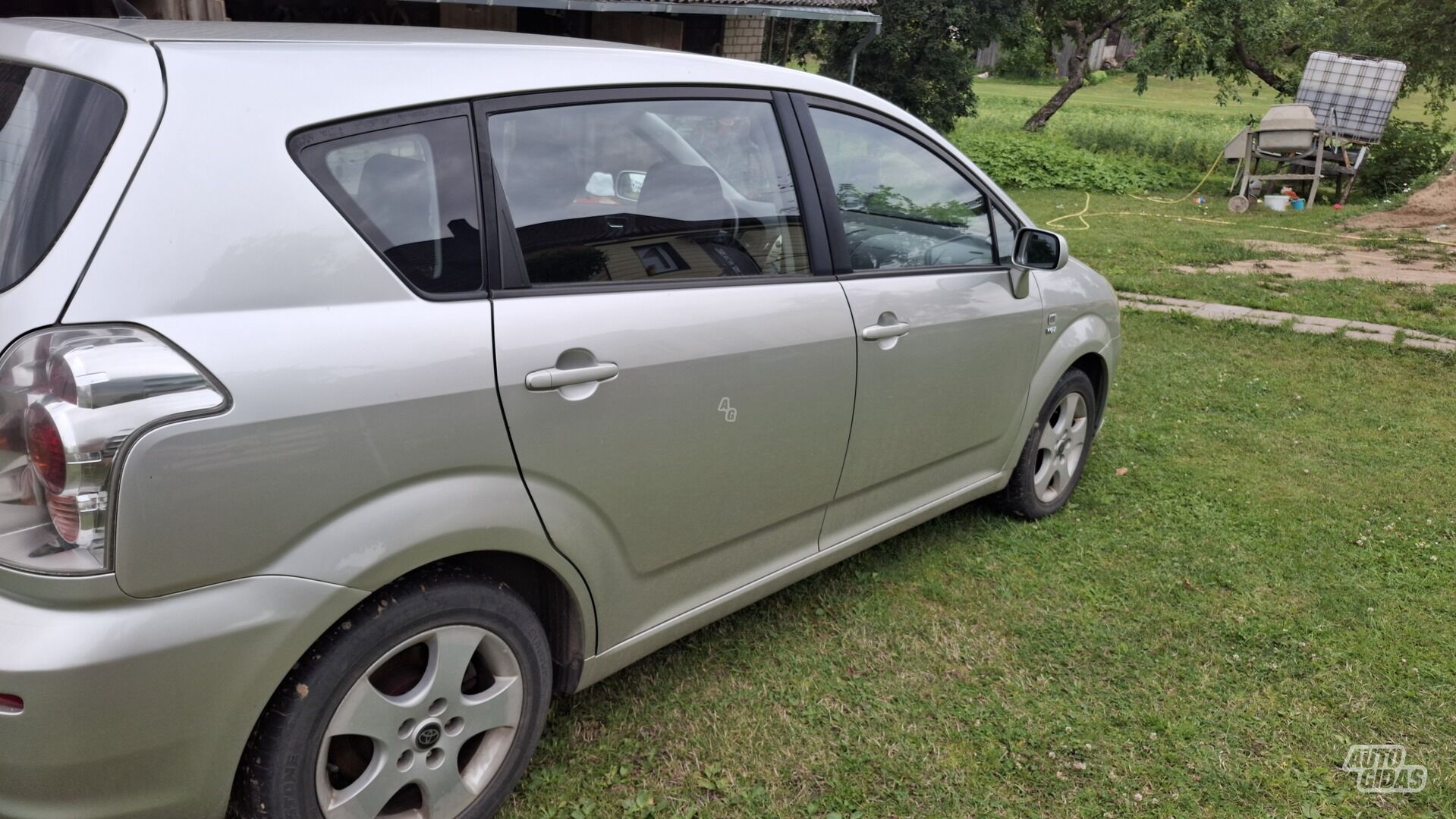 Toyota Verso 2004 y Hatchback