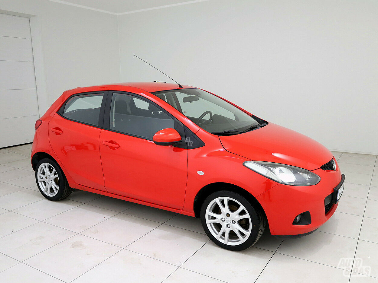 Mazda 2 2008 г Хэтчбек