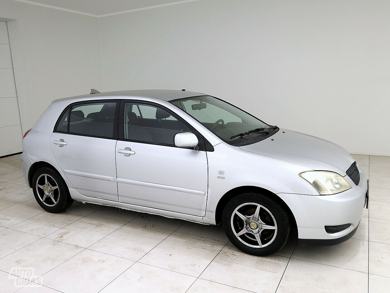 Toyota Corolla 2003 г Хэтчбек