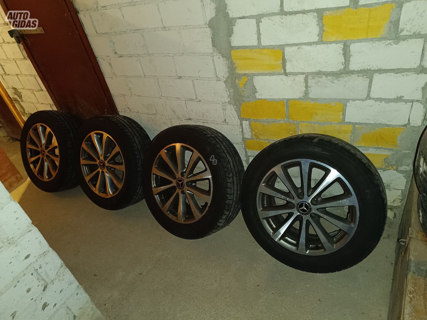 Mercedes-Benz light alloy R17 rims