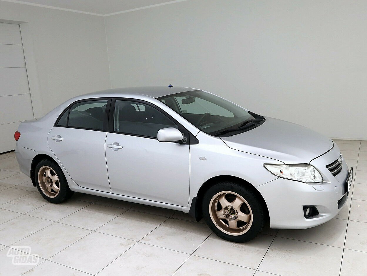 Toyota Corolla 2010 y Sedan