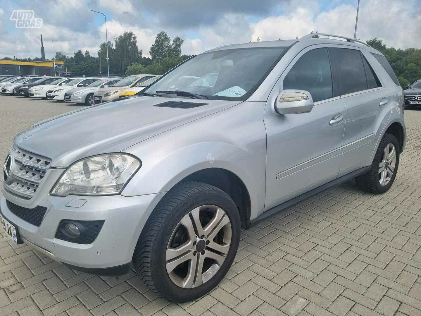 Mercedes-Benz ML280 2009 г Внедорожник / Кроссовер