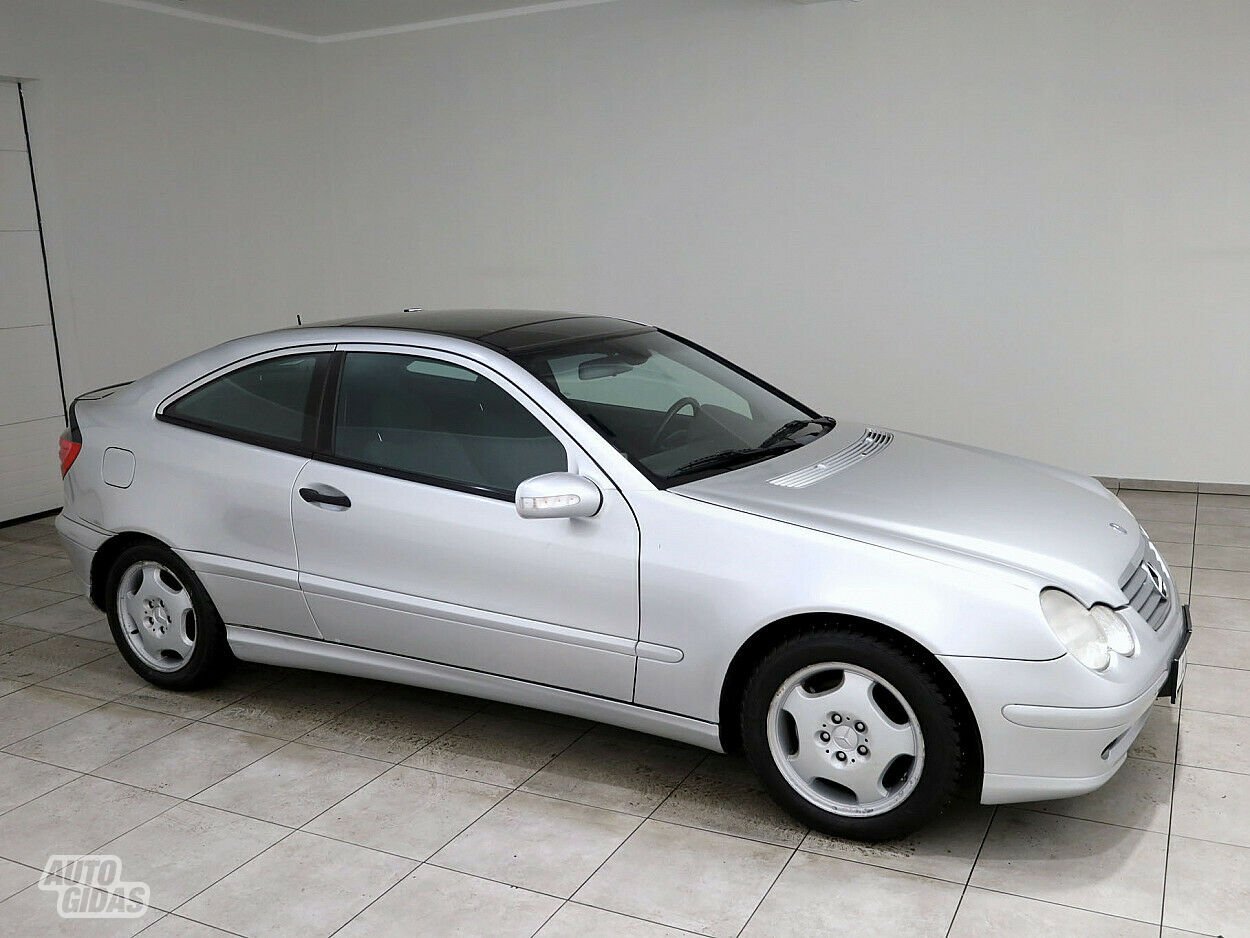 Mercedes-Benz C 200 2002 y Hatchback