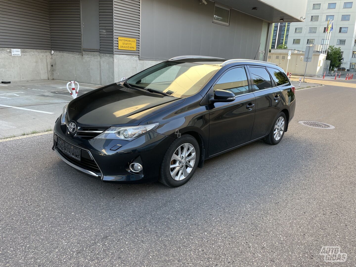 Toyota Auris 2014 y Wagon