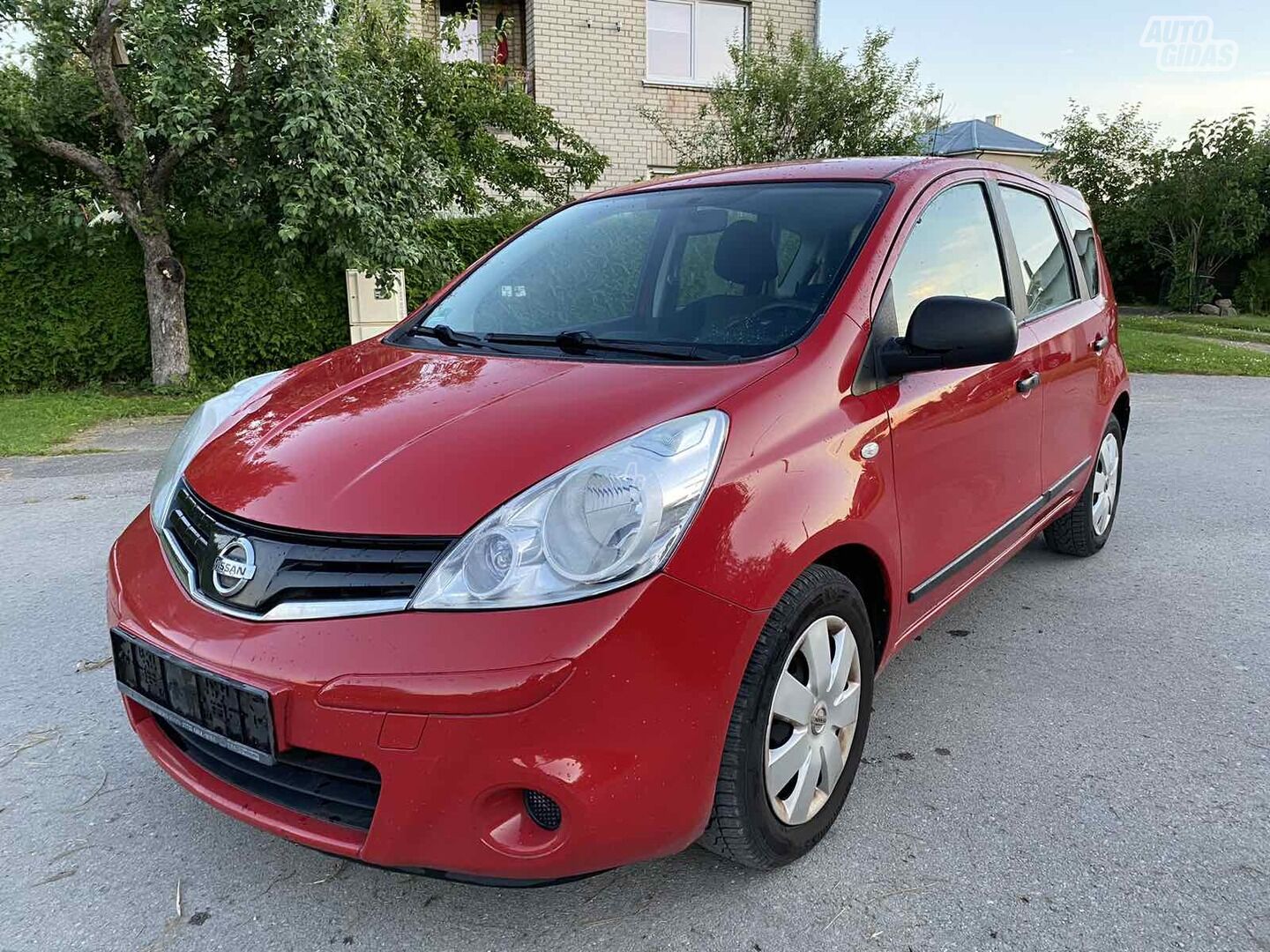 Nissan Note 2010 y Hatchback