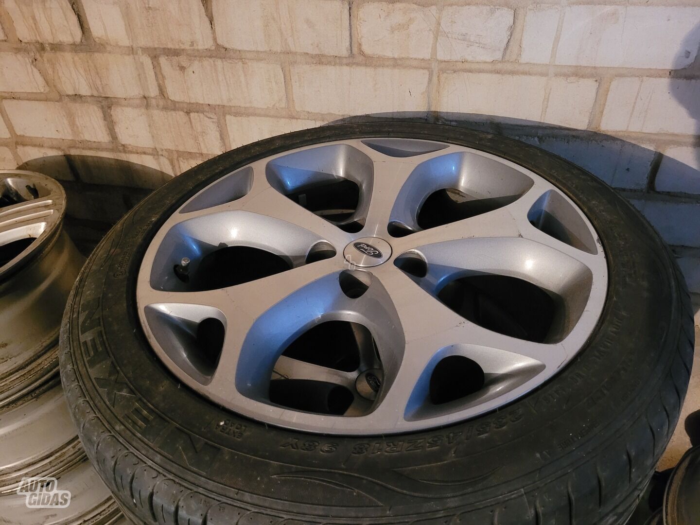 Ford light alloy R18 rims