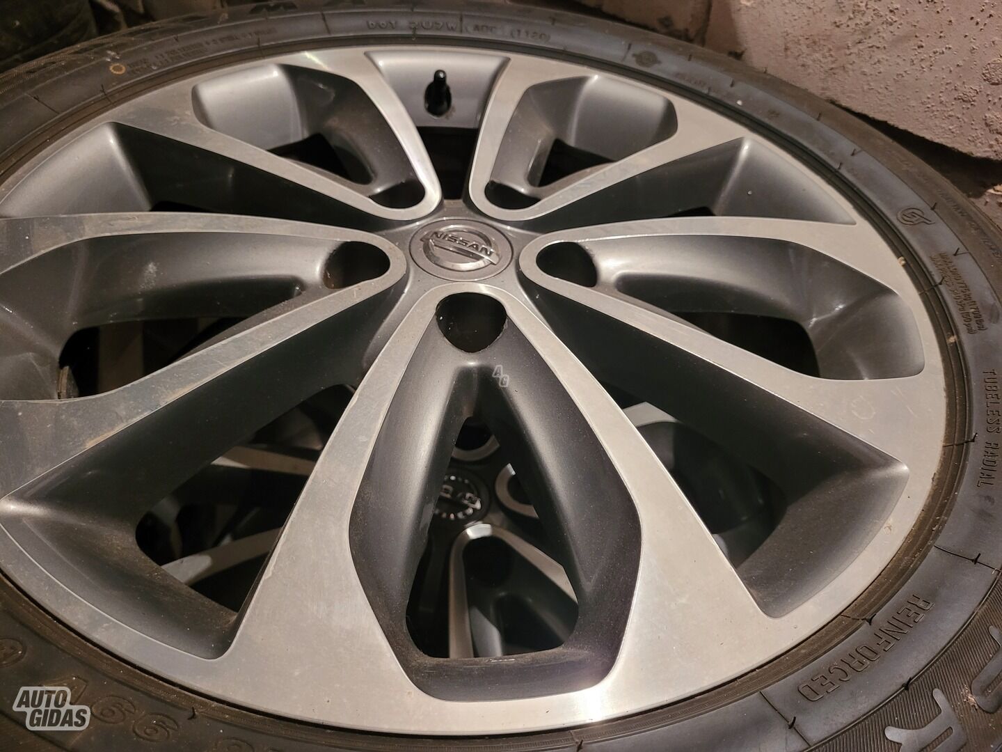 Nissan light alloy R18 rims