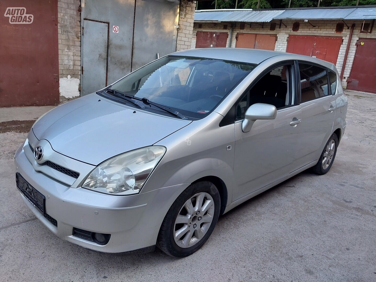 Toyota Corolla Verso 2006 y parts