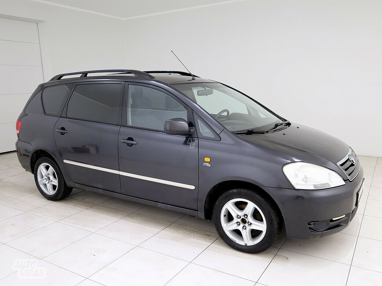 Toyota Avensis Verso D-4D 2002 y