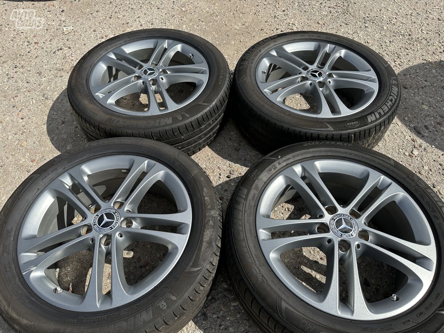 Mercedes-Benz Siunciam, 6,5J ET44 light alloy R17 rims