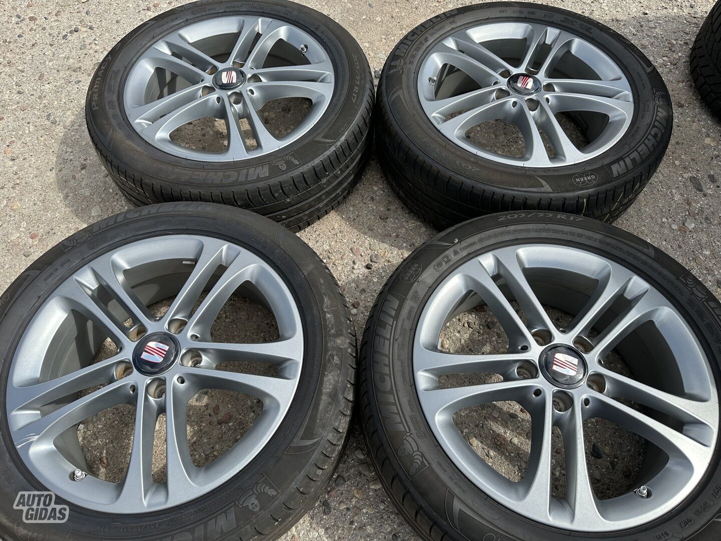 Seat Siunciam, 6,5J ET44 light alloy R17 rims