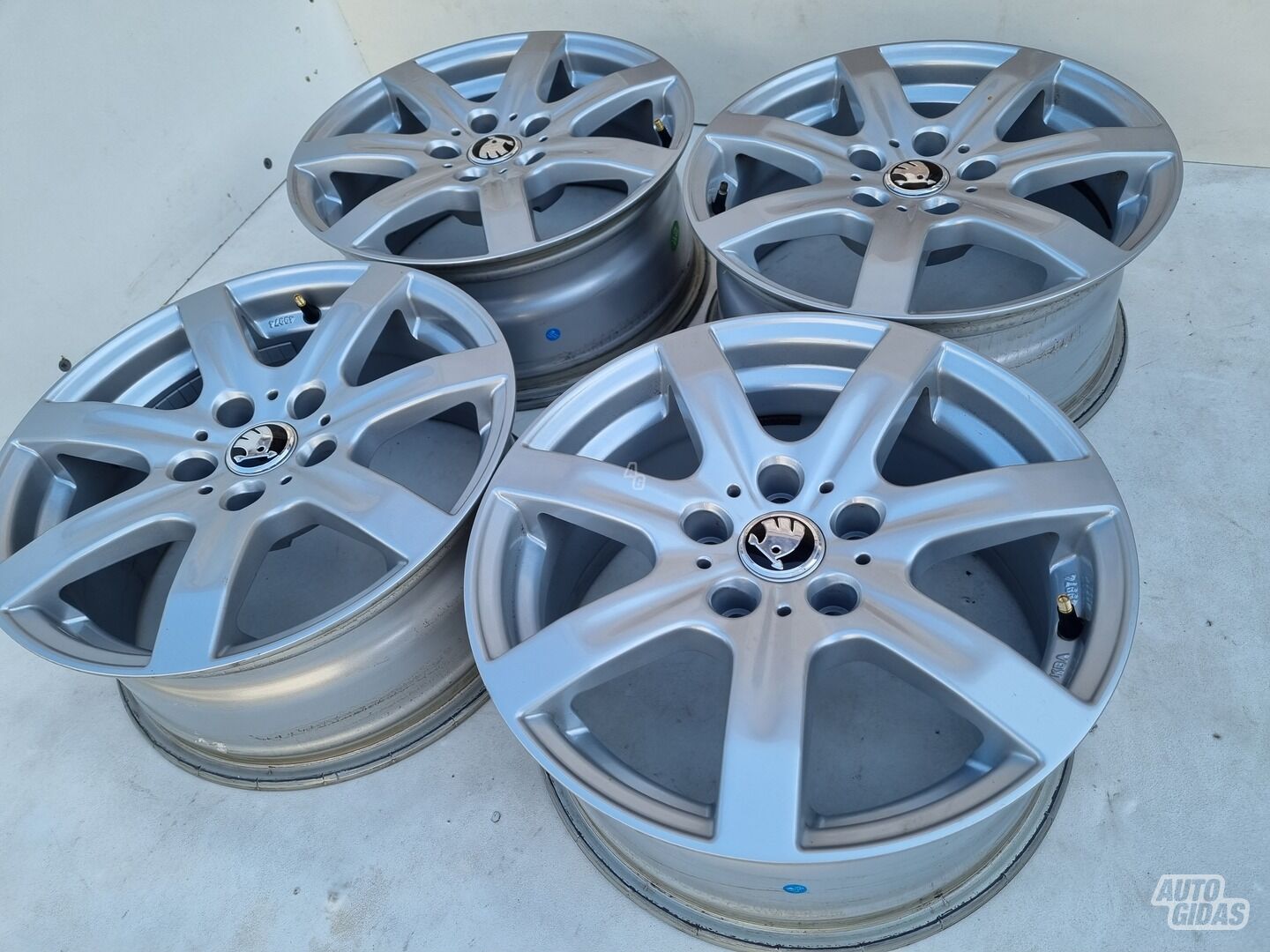 Skoda R16 Superb light alloy R16 rims