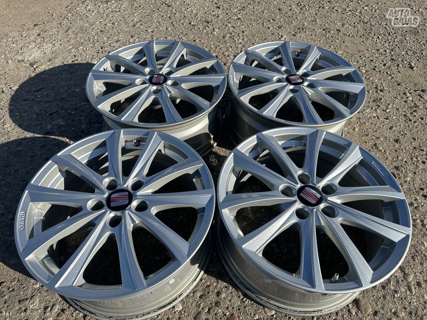 Seat Siunciam, 7,5J ET30 light alloy R17 rims