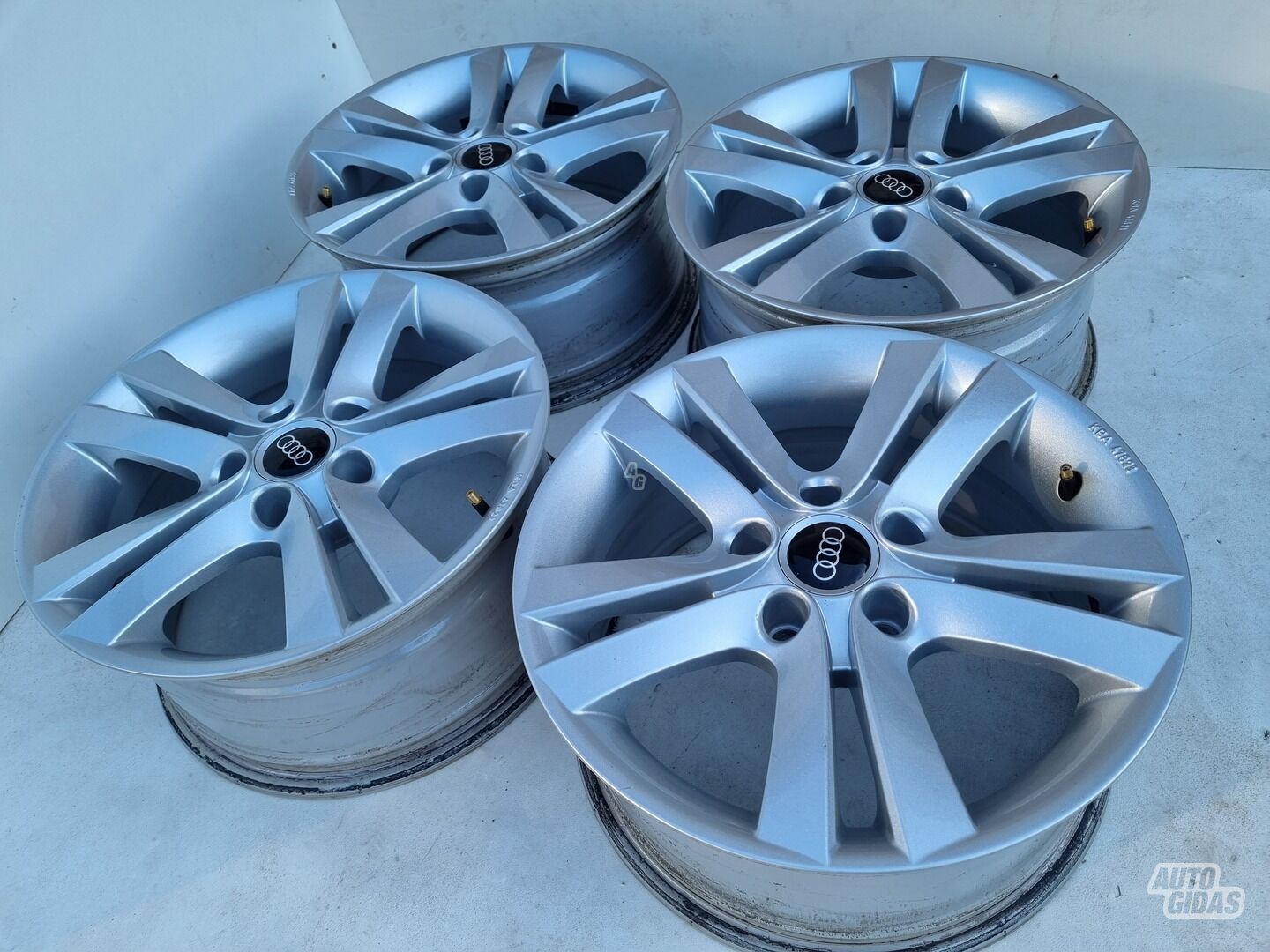 Audi R16 A6 light alloy R16 rims