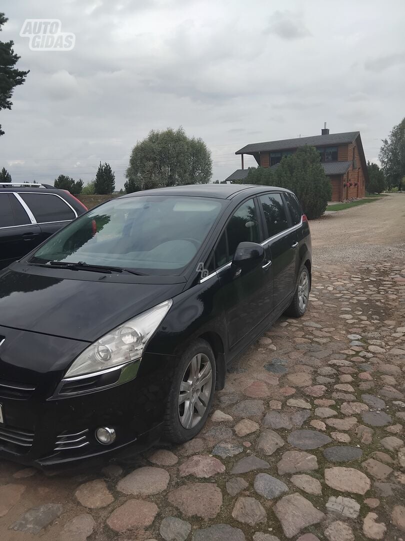 Peugeot 5008 2010 y Hatchback