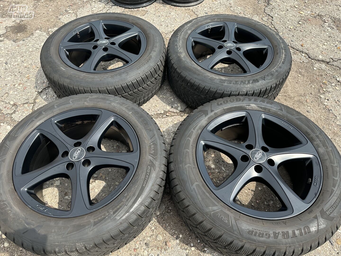 Ford Siunciam, 8J ET42 light alloy R18 rims