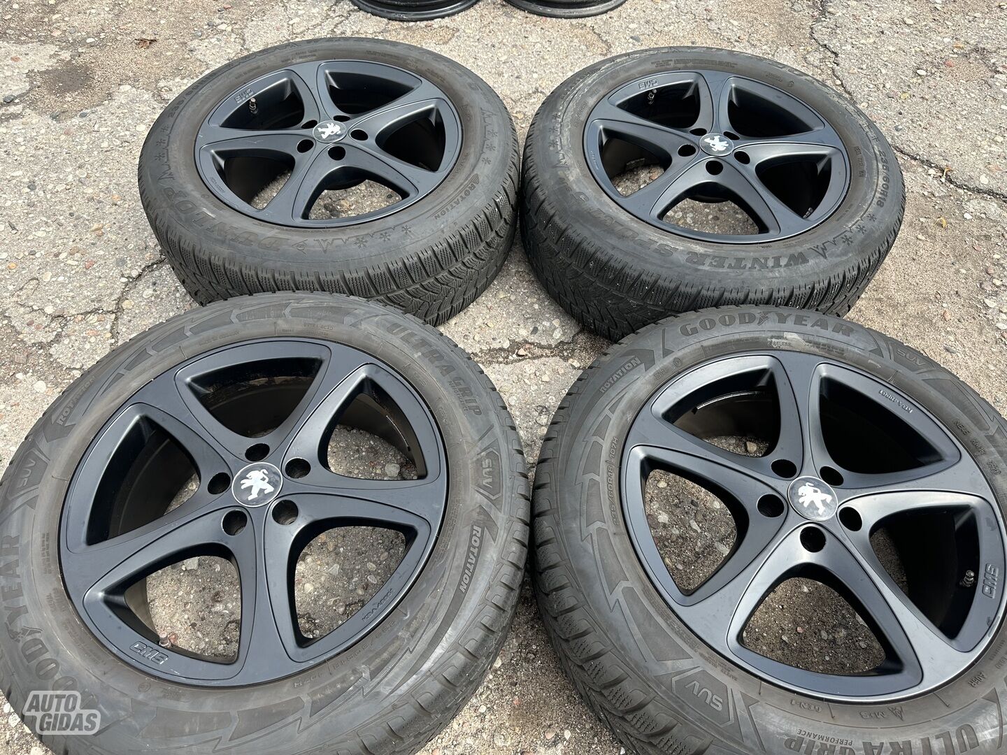 Peugeot Siunciam, 8J ET42 light alloy R18 rims