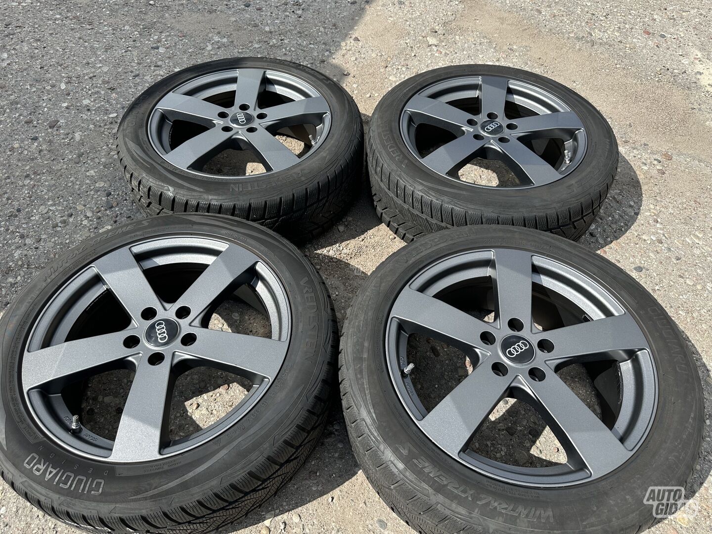 Audi Siunciam, 7,5J ET51 light alloy R18 rims