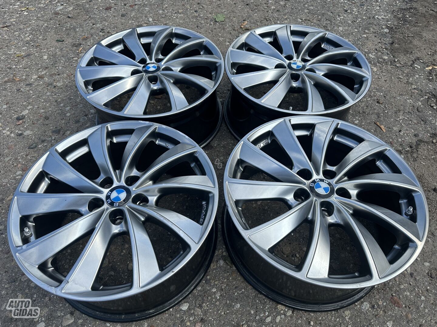 BMW Siunciam, 8J ET43 light alloy R18 rims