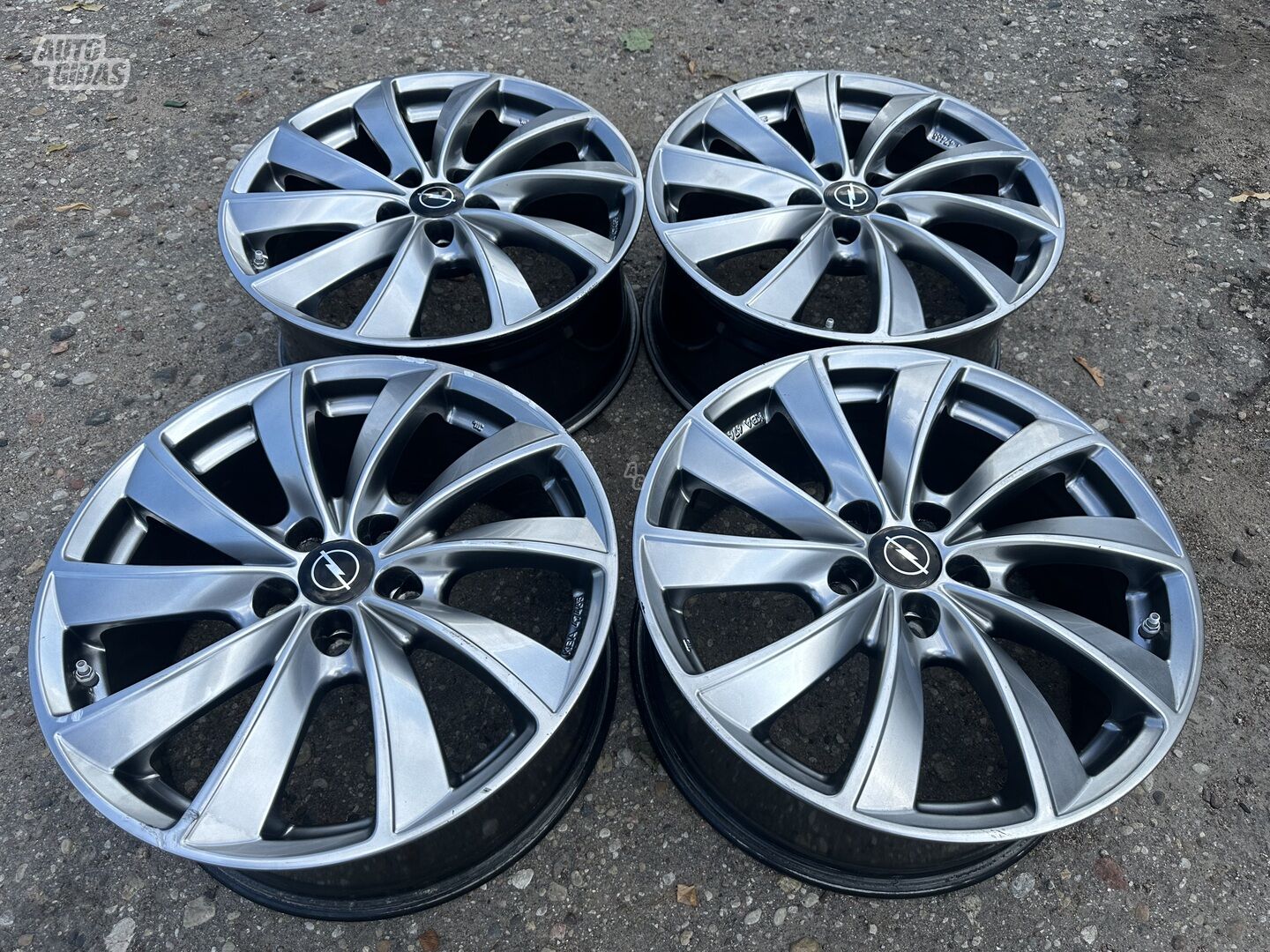 Opel Siunciam, 8J ET43 Insignia light alloy R18 rims