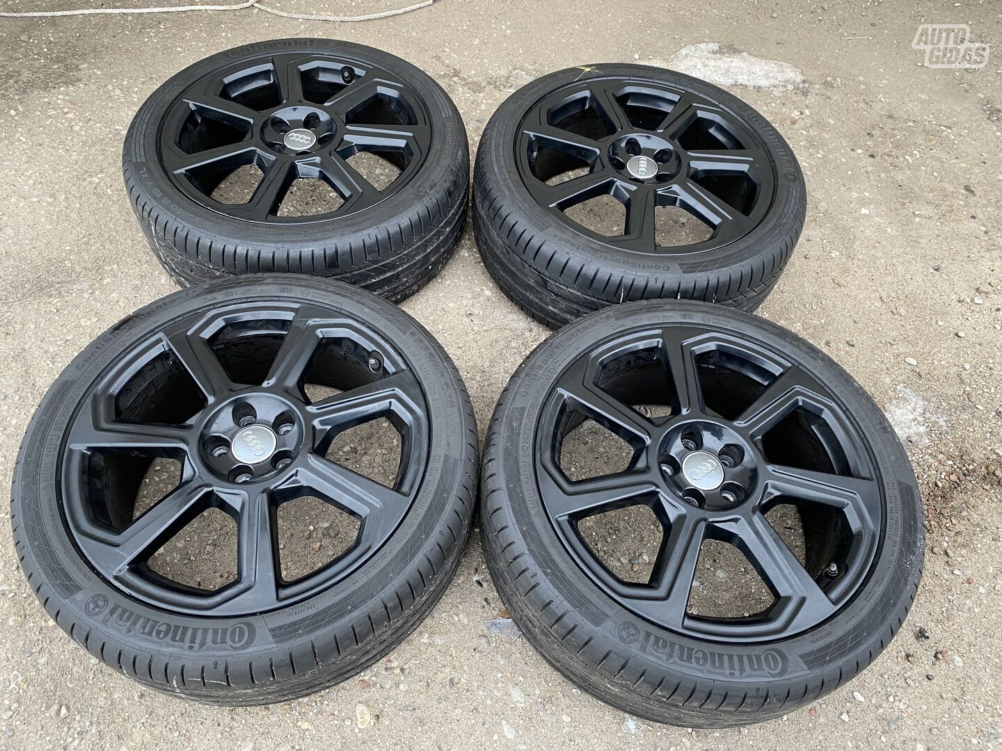 Audi Siunciam, 7,5J ET46 light alloy R18 rims