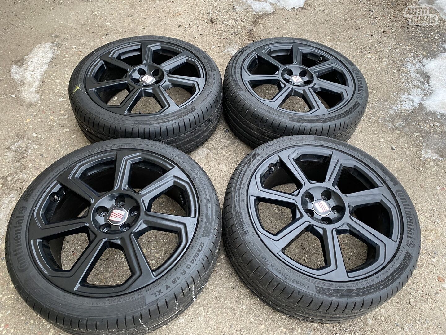 Seat Siunciam, 7,5J ET46 light alloy R18 rims