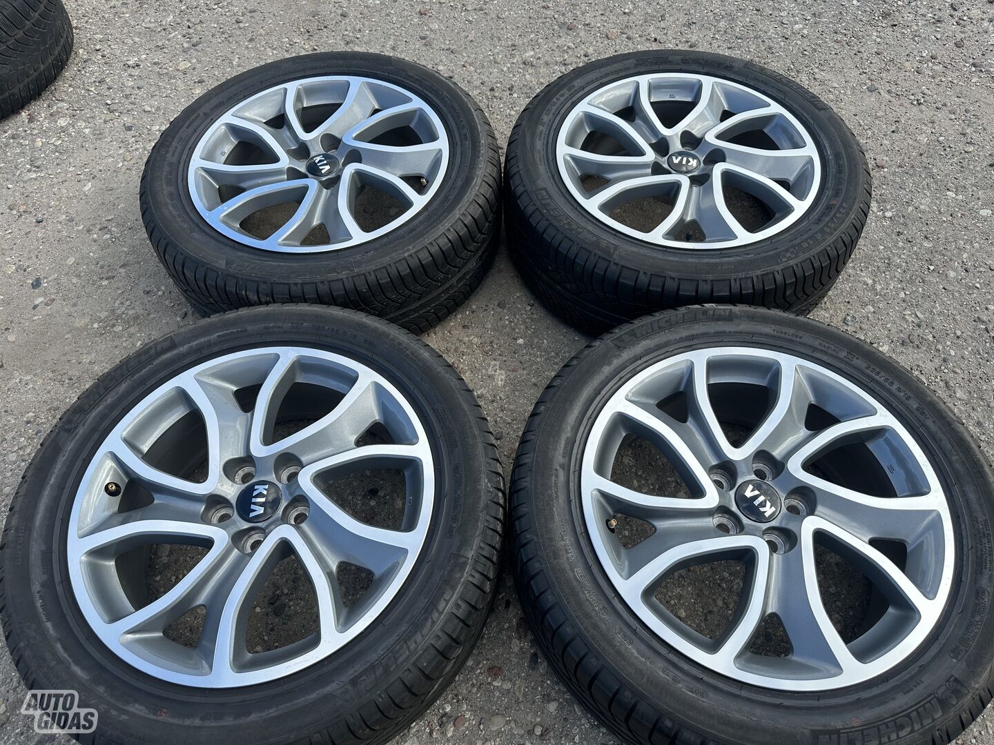 KIA Siunciam, 7J ET46 light alloy R18 rims