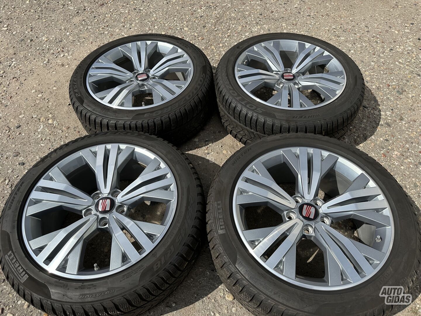 Seat Siunciam, 8J ET41 light alloy R18 rims