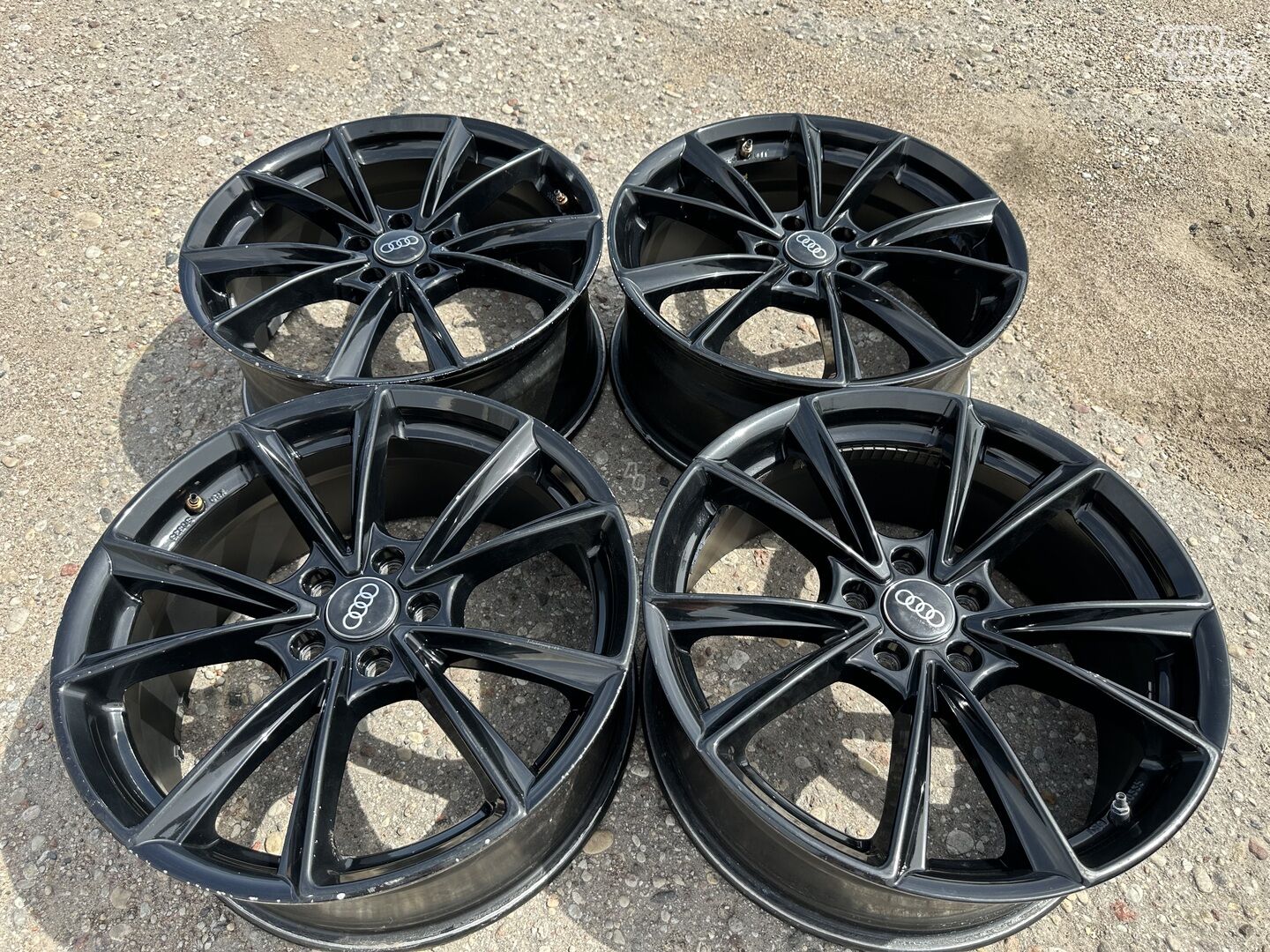 Audi Siunciam, 8J ET45 light alloy R19 rims