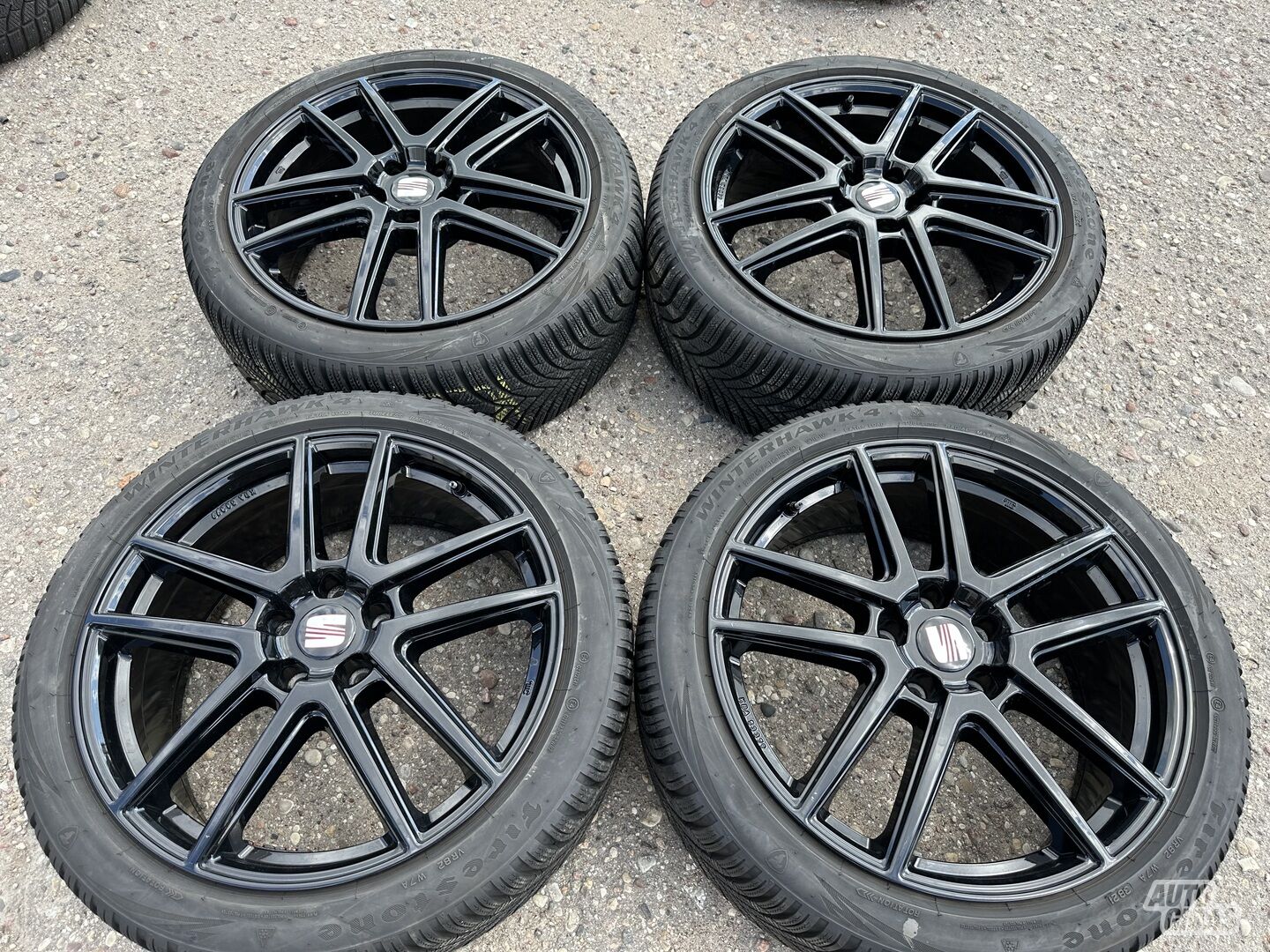 Seat Siunciam, 8J ET47 light alloy R19 rims