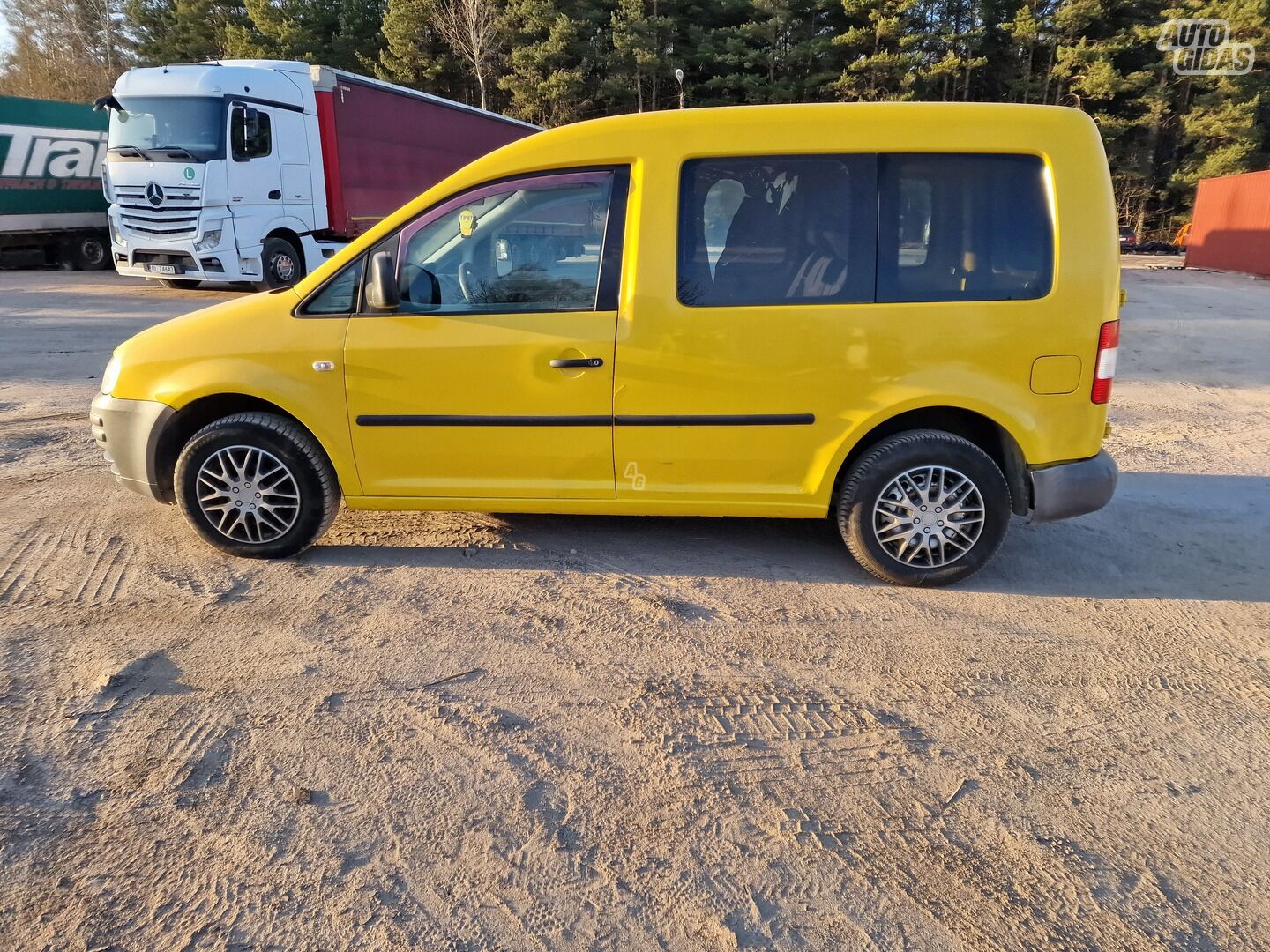 Volkswagen Caddy III 2009 y