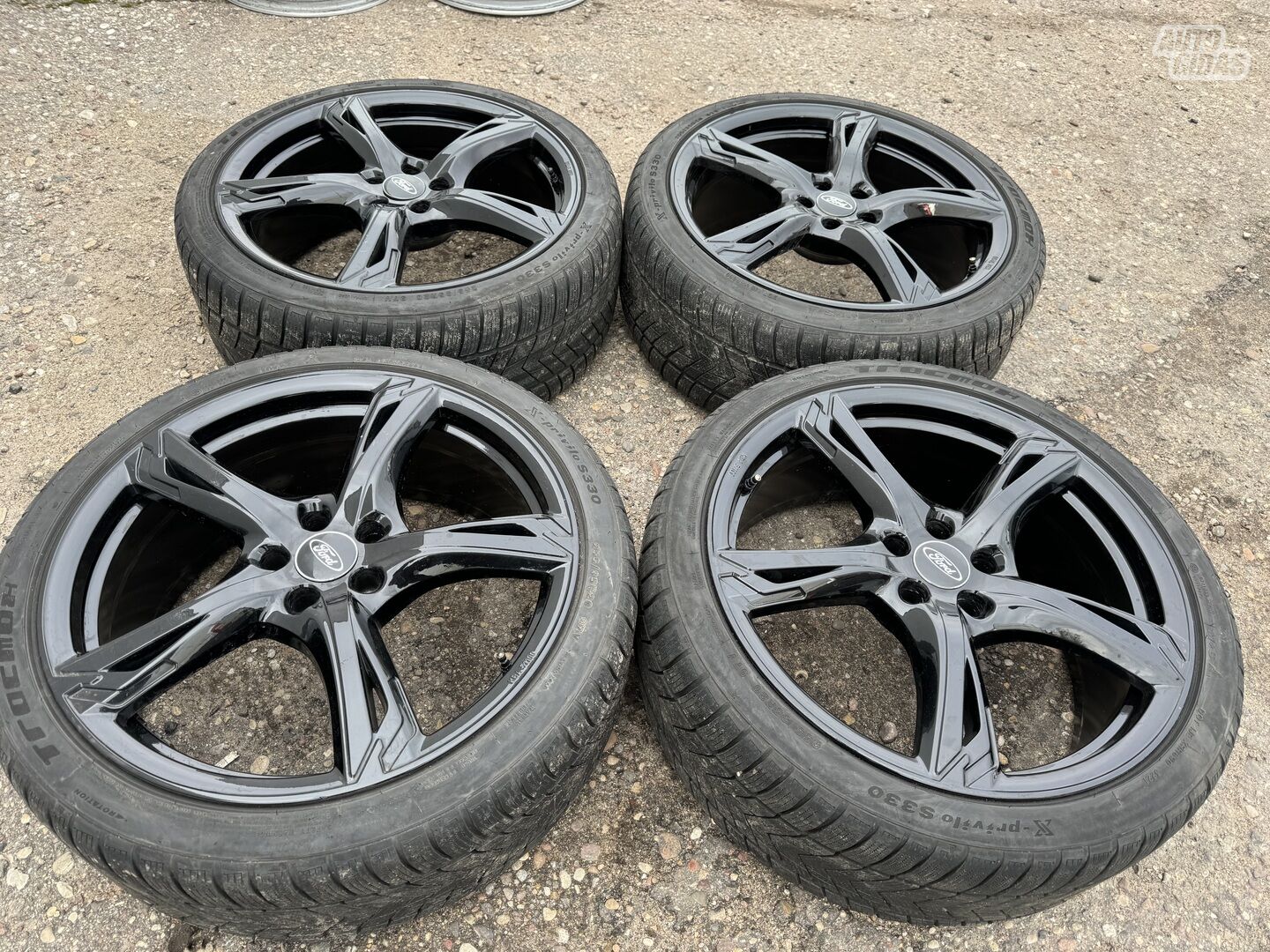 Ford Siunciam, 8,5J ET40 light alloy R20 rims