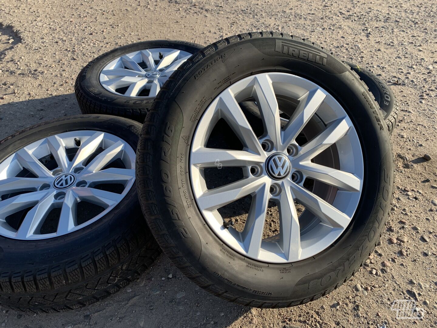 Volkswagen Siunciam, 6,5J ET41 light alloy R16 rims